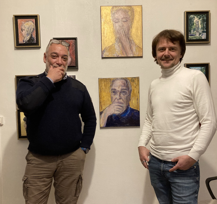 Hervé Bourbon avec son portrait